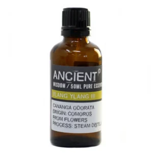 Flaska med eterisk olja Ylang Ylang III 50 ml med etikett och svart skruvkork