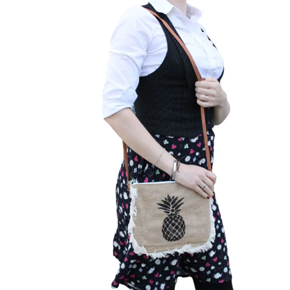 Fab Fringe-väska med ananastryck i jute - produktbild 4