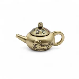 Mässingskanna med hästmotiv och tärning på locket för Feng Shui