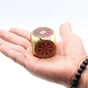 Feng Shui lyxkub i rött och mässing 4x4 cm - produktbild 4