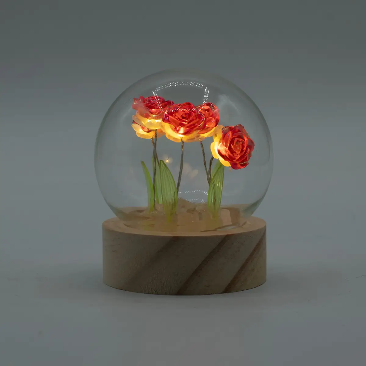 Floral Glow Trädgårdskupol med 5 röda rosor och LED-belysning - produktbild 4