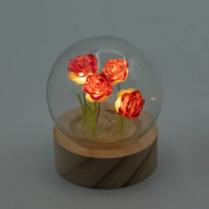 Floral Glow Trädgårdskupol med 5 röda rosor och LED-belysning - produktbild 5