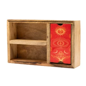 Förvaringsbox i mangoträ med tre fack och rött tarotkort i kortstället