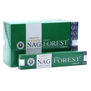 Förpackningar med Golden Nag Forest rökelsepinnar i grönt och vitt