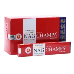 Förpackning med Golden Nag Masala Champa rökelsepinnar i rött och blått