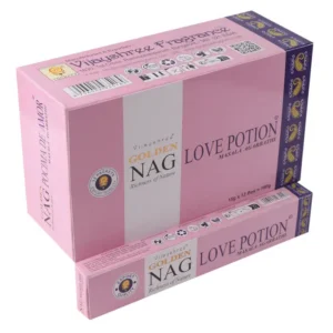 Förpackning med Golden Nag rökelsepinnar Love Potion i rosa och lila färger
