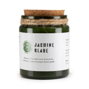 Grönt glasljus med korklock och etikett för Greenman Rituals Woodwick Sojljus Jasmin Glänta