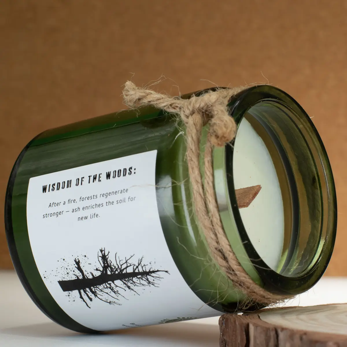 Greenman Woodwick Sojljus med doft av Aska och Vedrök - produktbild 4