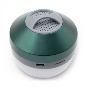 Grön rund campinglampa med inbyggd högtalare och USB-port