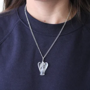 Halsband med änglahänge i rosenkvarts och silverpläterad kedja - produktbild 5