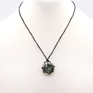 Halsband med infattat hexagonformat mossagat-hänge - produktbild 2