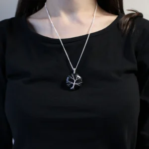 Halsband med livets träd i svart onyx och silvertråd - produktbild 2