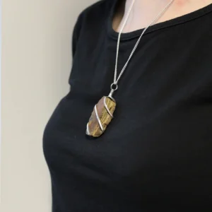 Halsband med rå tigeröga i silverinfattning - produktbild 3