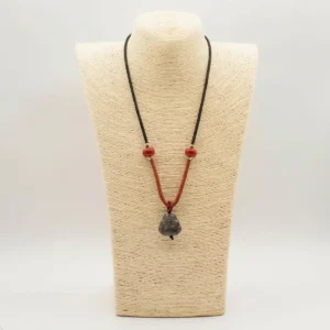 Halsband med snöre och hänge i silverobsidian med Buddha-motiv - produktbild 3