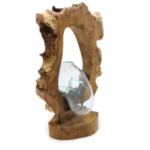 Handblåst glasvas i transparent glas på naturligt trästativ av Gamalträ