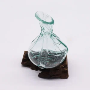 Handblåst minidekantör i glas på träfot 24 cm - produktbild 2
