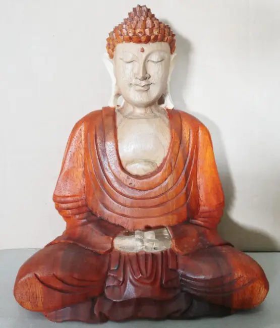 Handgjord Buddha-staty i Suarträ 30 cm med nedåtgående hand - produktbild 3