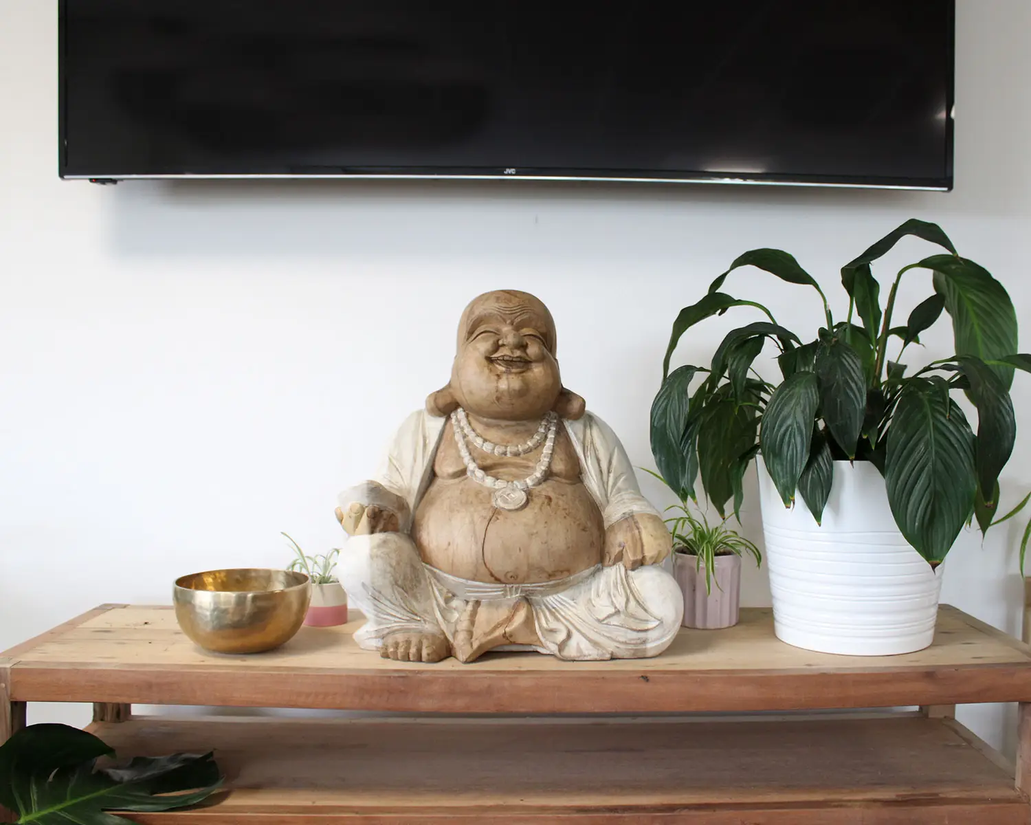 Handgjord Buddha-staty i trä 50 cm med vitlasyr - produktbild 2