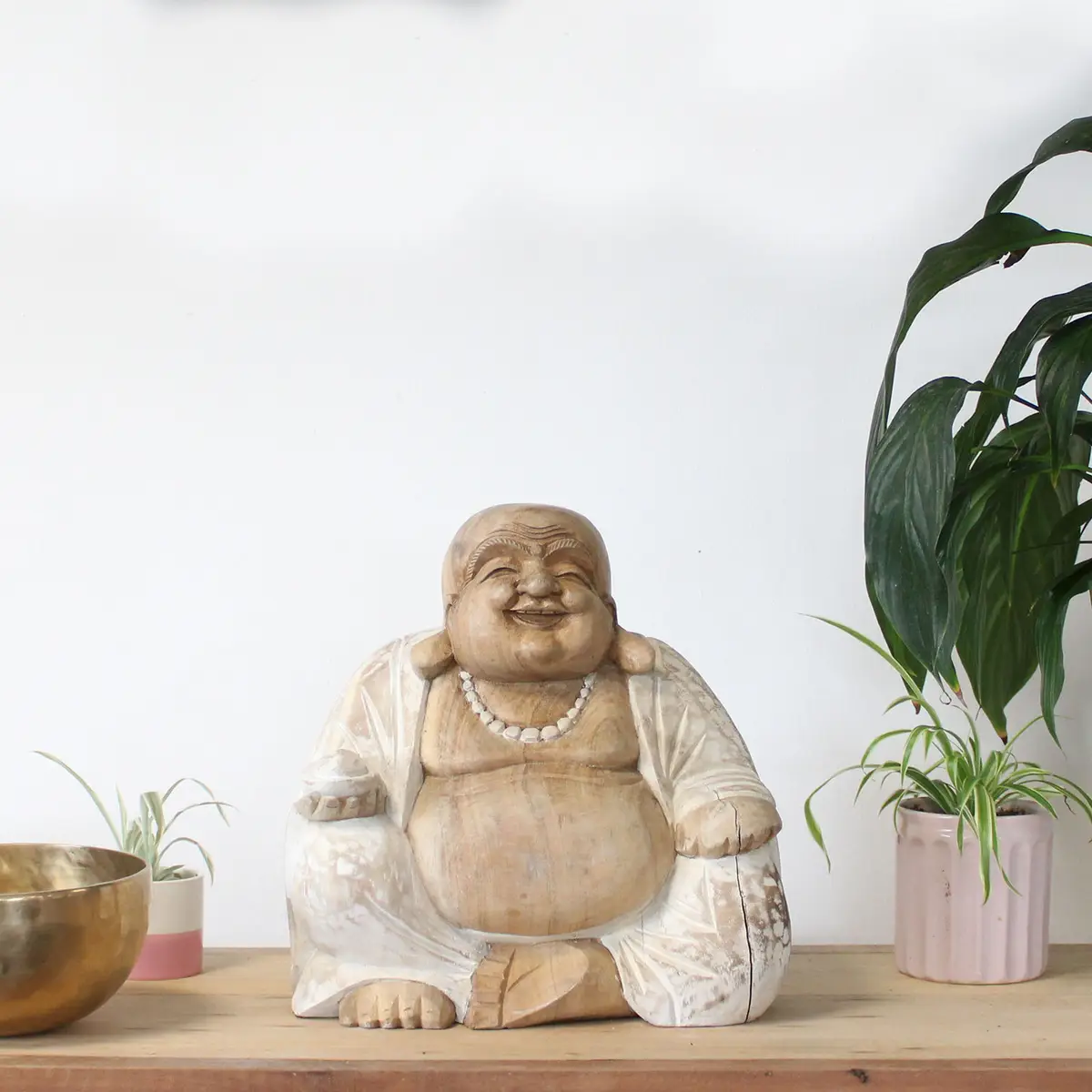 Handgjord Buddha-staty i vitlaserad träfinish, 30 cm - produktbild 5