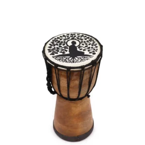 Handgjord djembe-trumma med bred topp och Buddha-motiv på trumskinnet