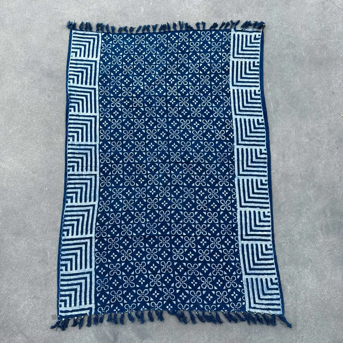 Handgjord indigoblå pläd med mönster 170x120 cm - produktbild 2