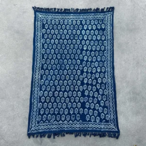 Handgjord indigoblå pläd med mönster 170x120 cm Chhota Flower - produktbild 2