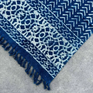 Handgjord indigoblå pläd med mönster 170x120 cm Seedha Arrows - produktbild 3