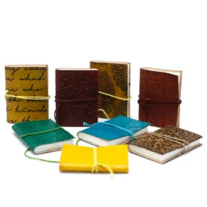 Handgjord mini läderanteckningsbok 10x7,5 cm - produktbild 2