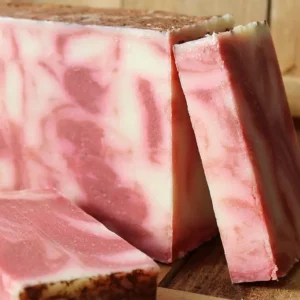 Handgjord olivtvål med röd lera och nypon, tvålskiva 110 g - produktbild 2