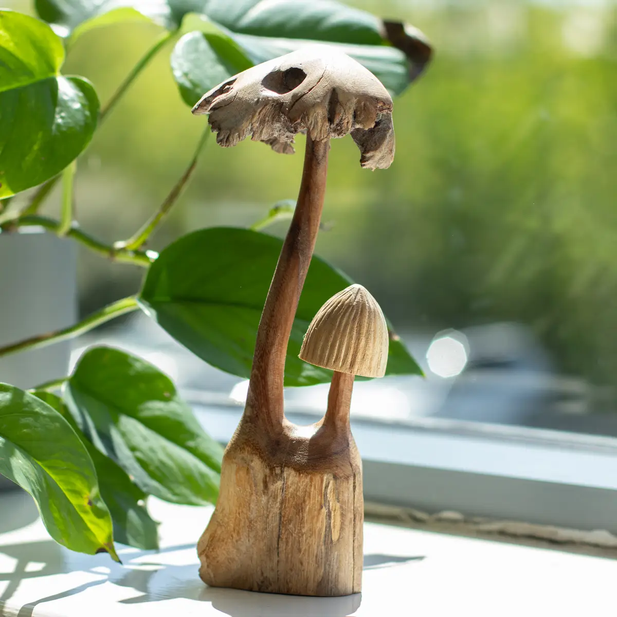 Handgjord parasitträskulptur med två svampar - produktbild 4