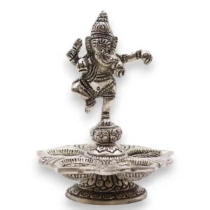 Handgjord aluminium rökelsehållare med dansande Ganesha i silverfärgad finish