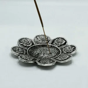Handgjord rökelsehållare i polerad aluminium med tibetanska symboler 12 cm - produktbild 2