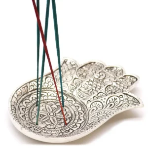 Handgjord rökelsehållare i polerat aluminium med Hamsa-motiv 18x13 cm - produktbild 4