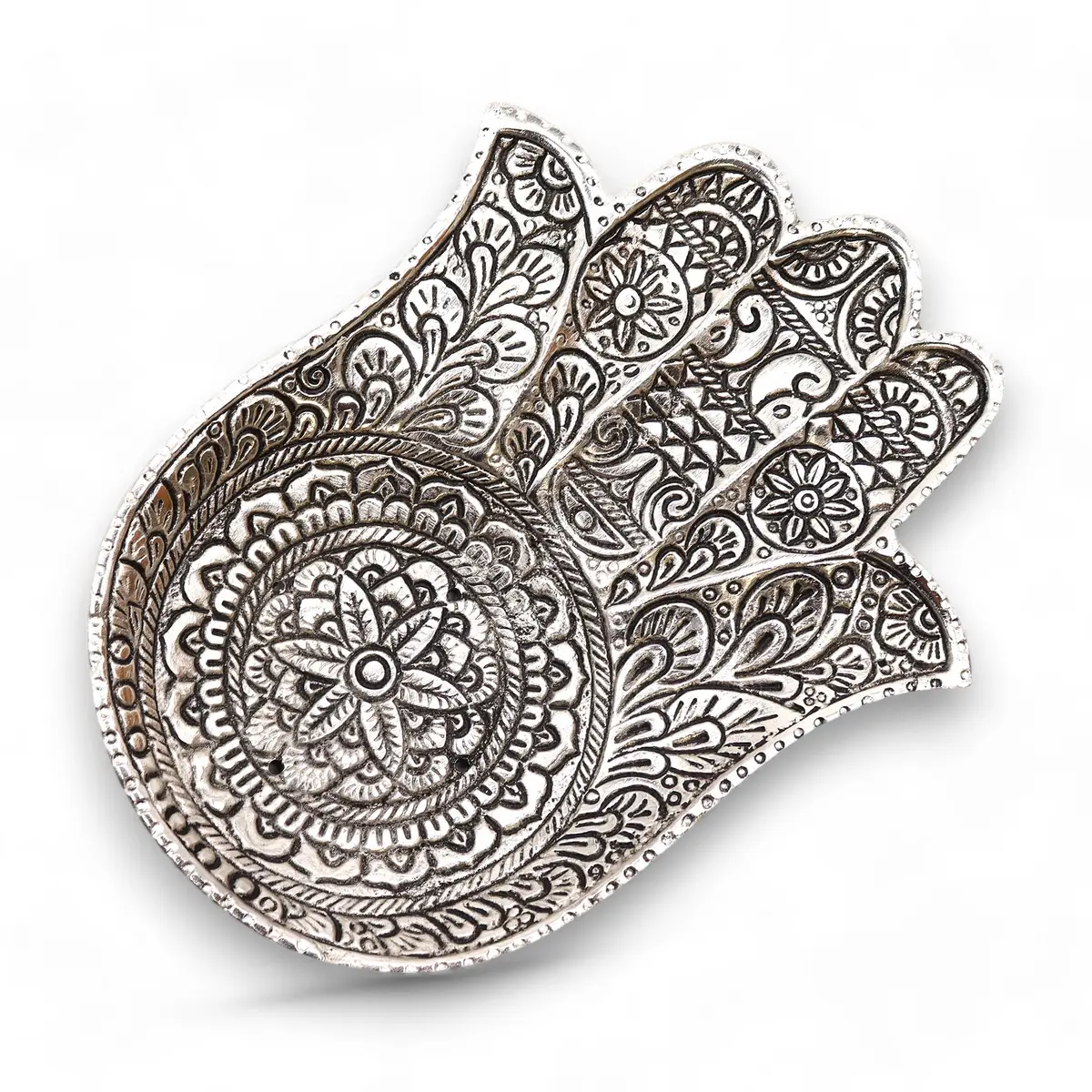 Handgjord rökelsehållare i form av en Hamsa-hand med detaljerad dekor i polerat aluminium