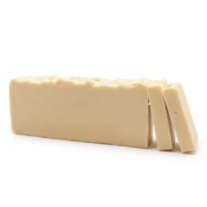 Handgjord tvålskiva med åslemjölk och olivolja i beige färg