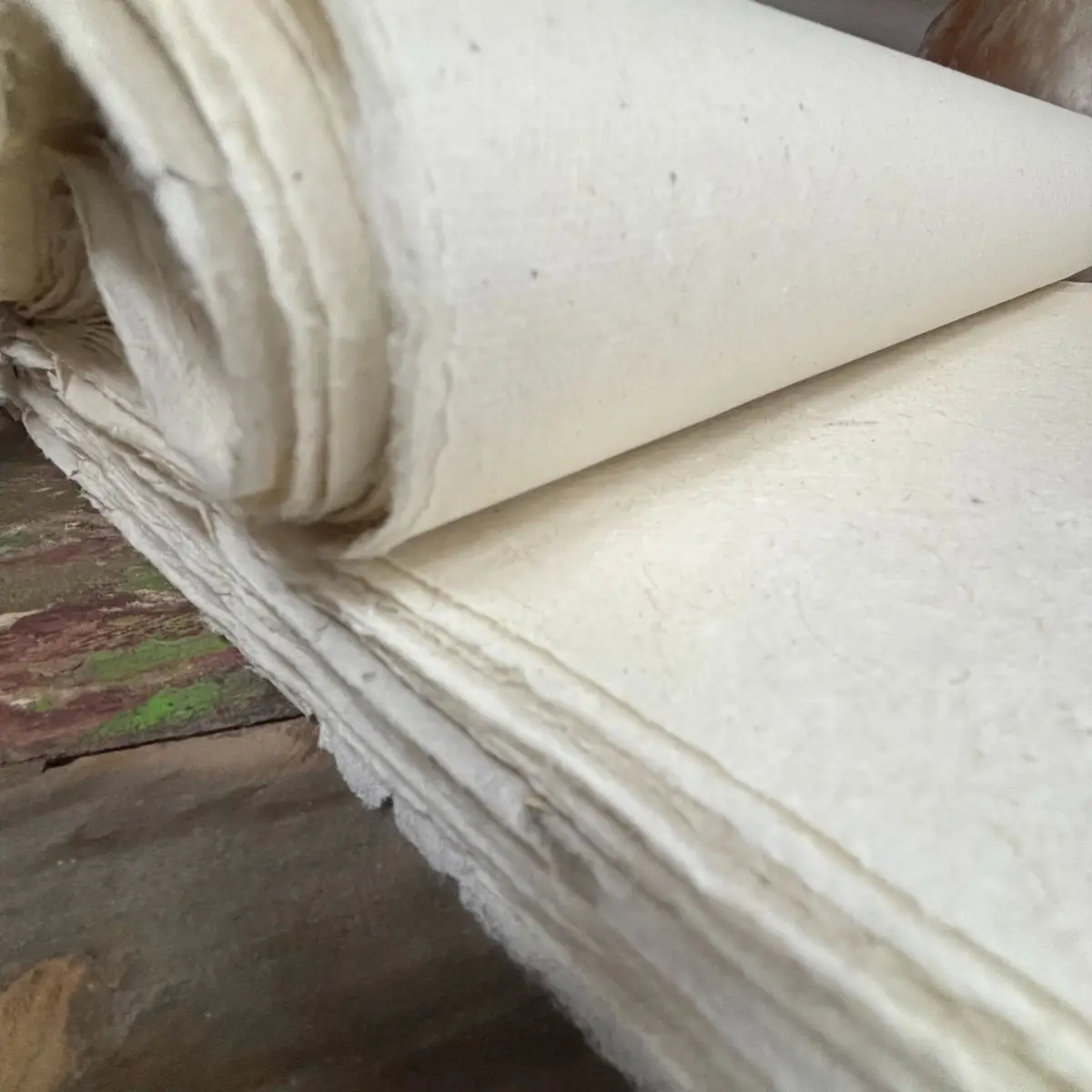 Handgjort Lokta-papper för presentinslagning 51x76 cm 5 g/m² - produktbild 3