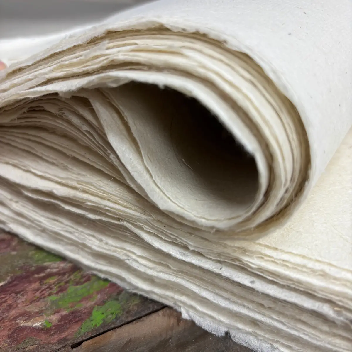 Handgjort Lokta-papper för presentinslagning 51x76 cm 5 g/m² - produktbild 7