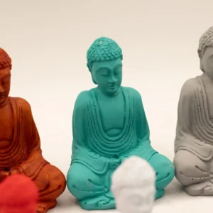 Handmålad liten Buddha-staty i resin i olika färger - produktbild 7