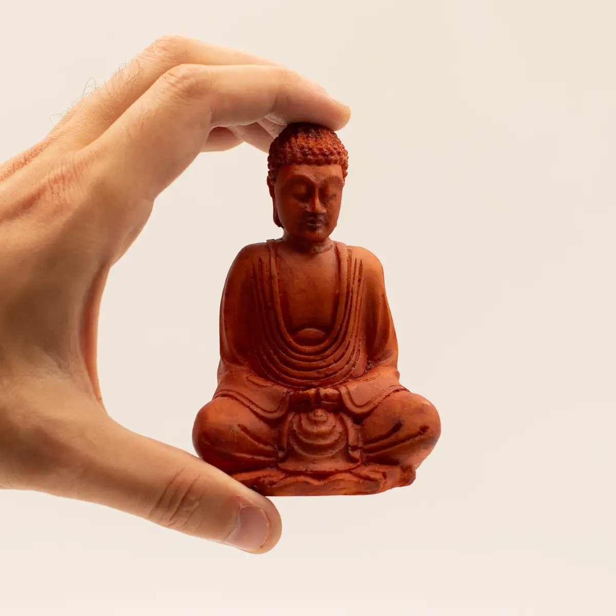 Handmålad liten Buddha-staty i resin i olika färger - produktbild 9