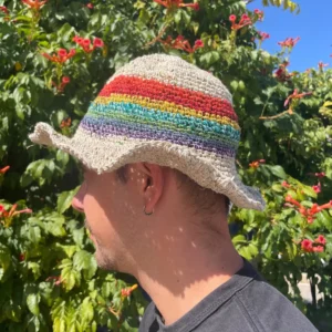 Handstickad boho-hatt i hampa och bomull med regnbågsfärger - produktbild 4