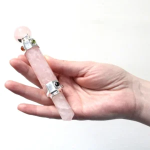 Hexagonal kristallhelande stav i rosenkvarts 12 cm - produktbild 4