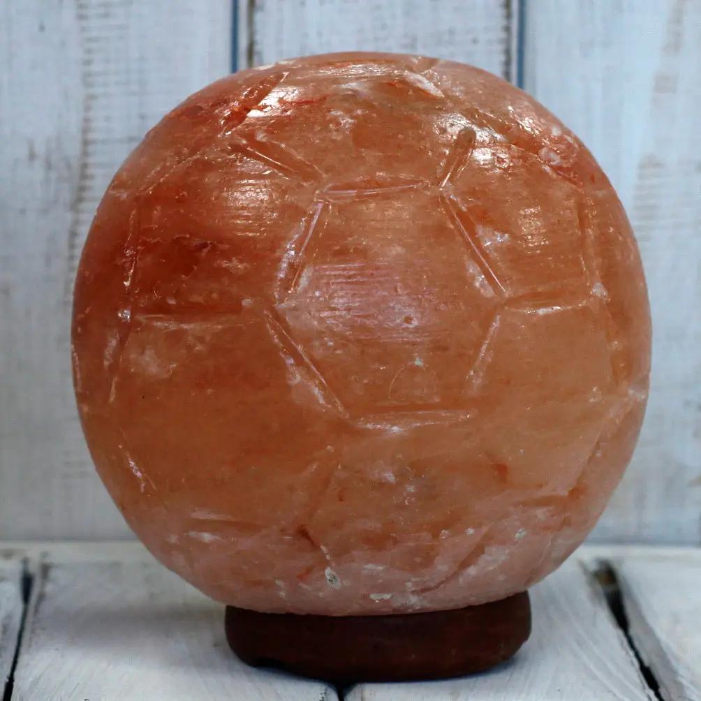 Himalayasaltlampa i form av fotboll - produktbild 3