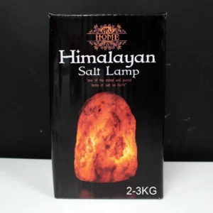 Förpackning med himalayasaltlampa som lyser varmt, vikt cirka 2–3 kg