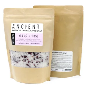 Förpackningar med himalayiskt badsalt med ylang ylang och rosenblad