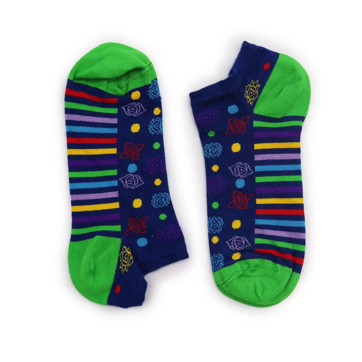 Färgglada låga tränarsockor med 7 Chakra-mönster och gröna tår och hälar