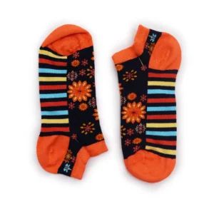 Färgglada låga tränarsockor med mandalamönster och orange detaljer