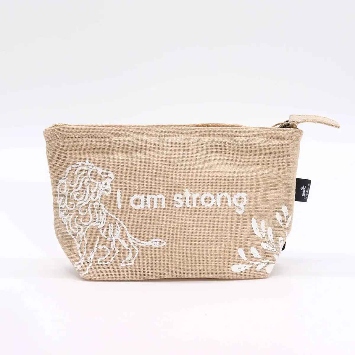 Necessär i jute med texten I am Strong och lejonmotiv från Hop Hare