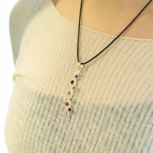Indiskt andligt halsband med ormsymbol och chakrastenar, silverpläterat - produktbild 2