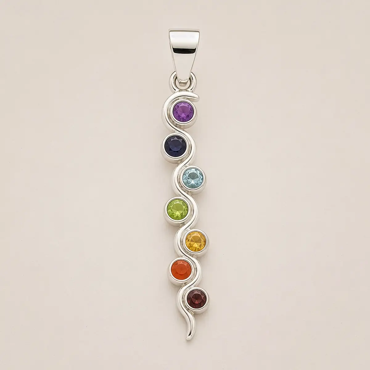 Indiskt andligt halsband med ormsymbol och chakrastenar, silverpläterat - produktbild 3