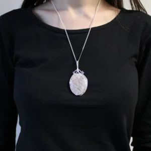 Indiskt halsband med opalit och silvertrådsinramning - produktbild 2